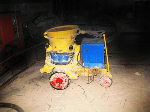 抚顺特钢精炼炉罩施工现场